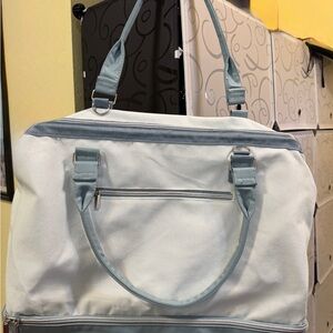 Travel bag with bottom storage for shoes. Light blue. Brand new.